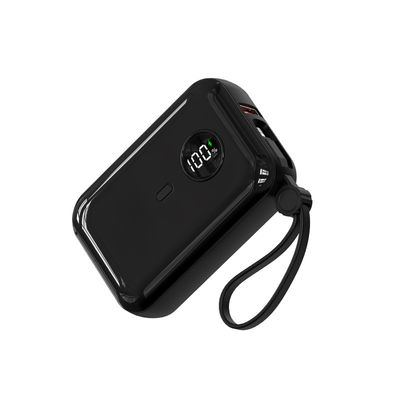 10000mAh 22,5W Universal eingebaute Kabel-Stromversorgung Schwarz-Weiß feuerfeste ABS-PC mit LED-Anzeigerlichtern