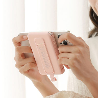 Magnetische Batterie Magnet Power Bank Leistungsstarker Li-Polymer mit Ausgang und drahtlosem Laden mit Ständer